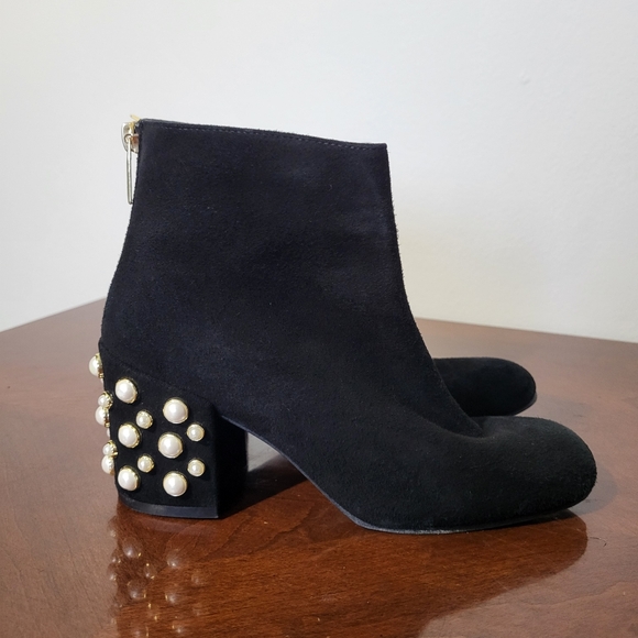 Stuart Weitzman Black Suede Bacari Ankle Boots with Pearl Embellished Heel 5.5 M - Picture 4 of 12